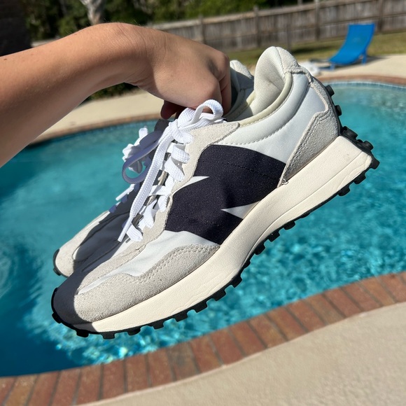 New Balance 327 Sneakers - Picture 5 of 9